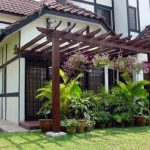 mẫu giàn hoa gỗ trước nhà