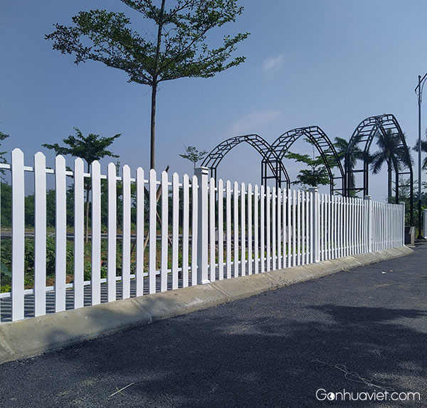 hàng rào gỗ nhựa trắng